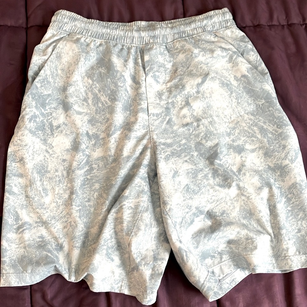 Men’s Lululemon yoga shorts size medium